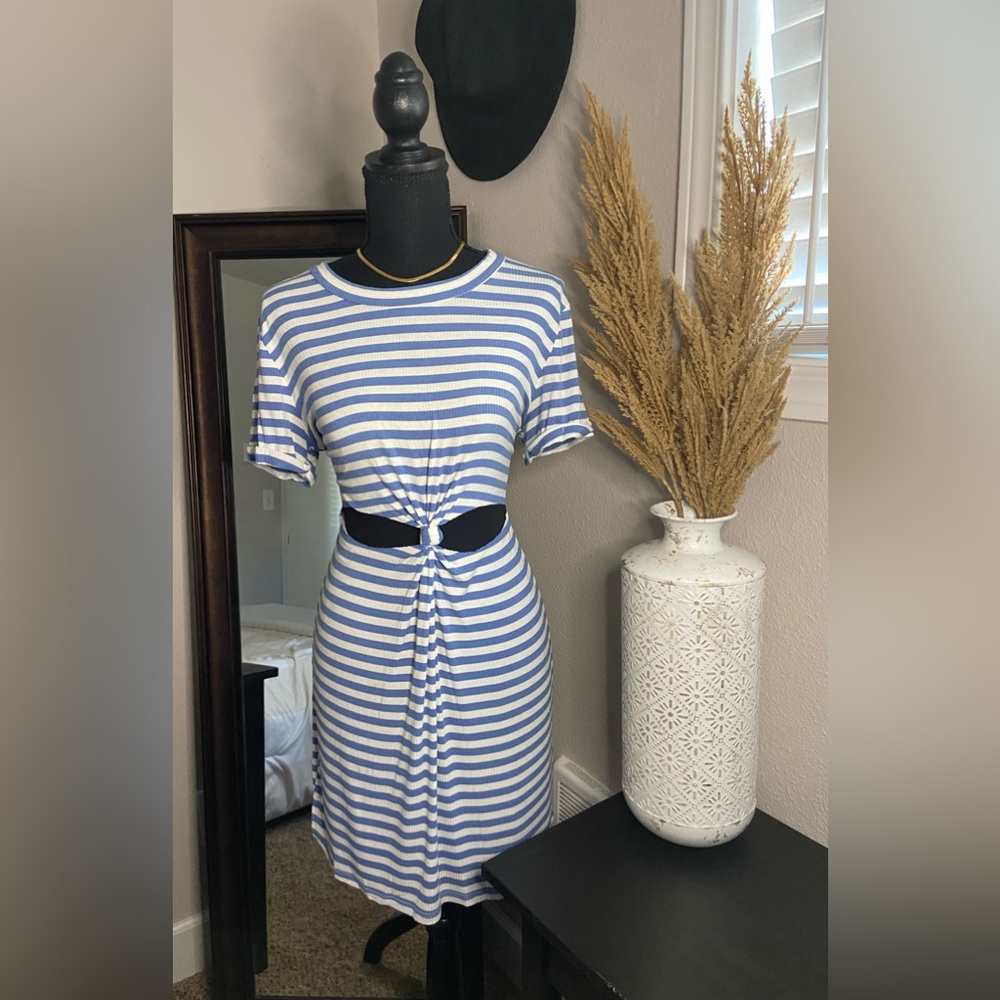 Ribbed T-shirt dress with keyholes